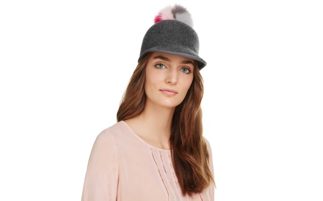  Fox Fur Pom-Pom Cap (One Size, Black)