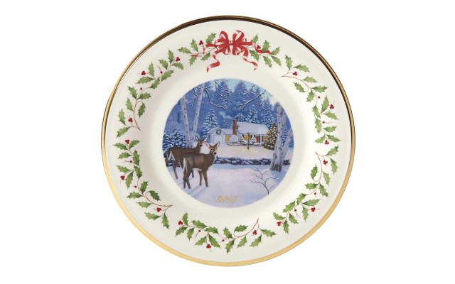  2018 Holiday Plate (Outdoor Cabin Forrest)