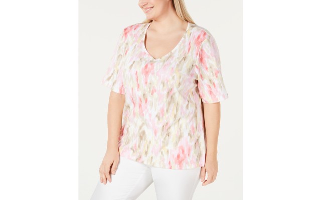  Plus-Size Printed V-Neck T-Shirt