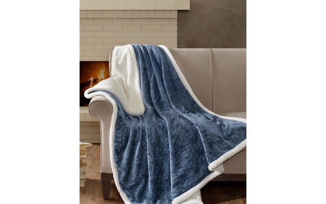 Madison Park Elma Embossed Plush Throw (Blue, 60×70)