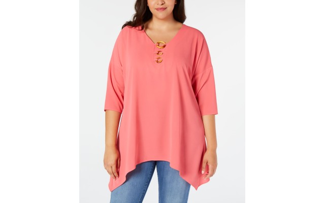  Womens Plus Crepe Sharkbite Blouse