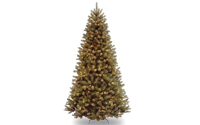  7.5′ North Valley Spruce Hinged Tree with 750 Clear Lights