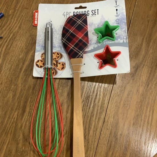 Art and Cook 4 Pc Holiday Baking Set – Multi-Colored Whisk & Plaid Spatula