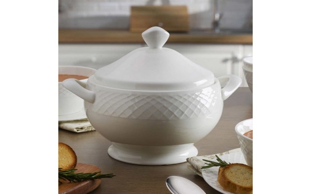  Trellis Bone China Covered Casserole Dish