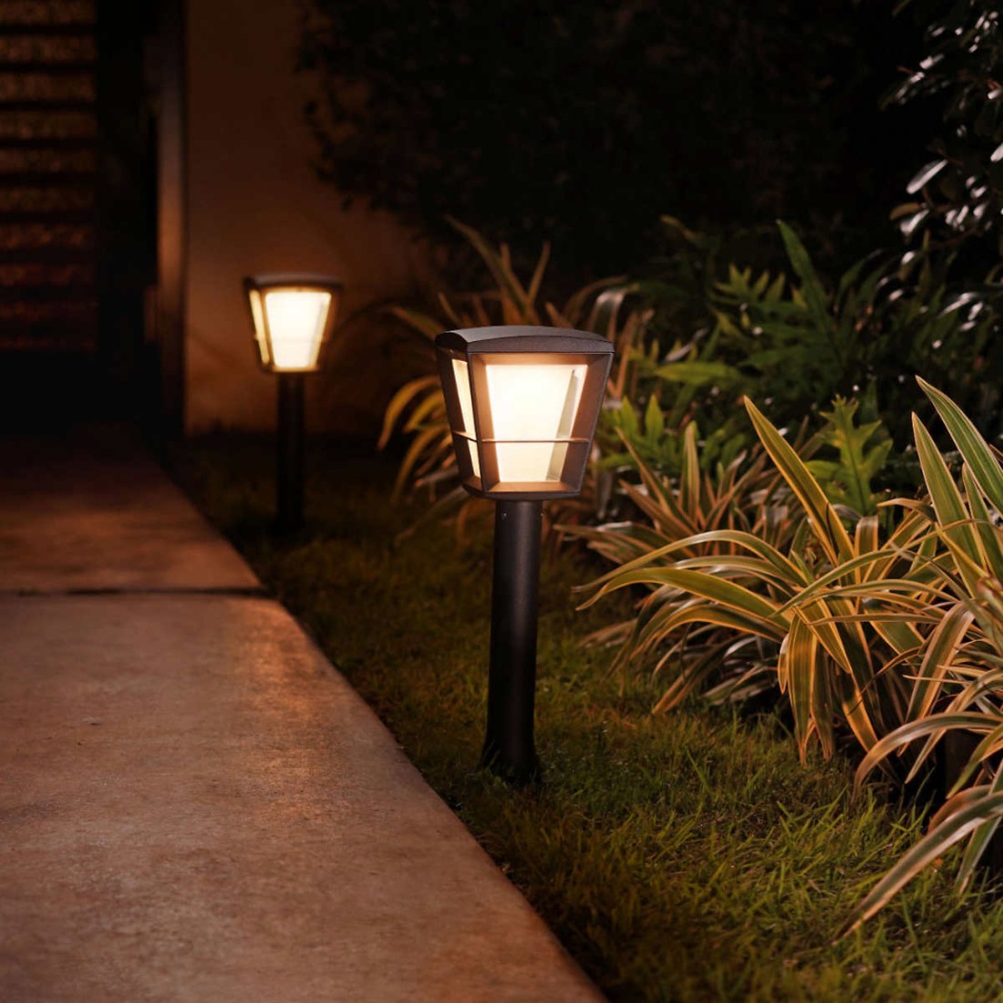 Philips Hue Econic Outdoor Pedestal with 40W Power Supply