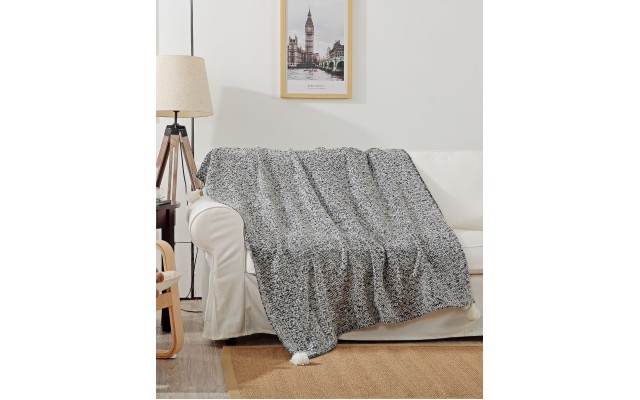  Reese 50″ x 60″ Woven Throw Blanket