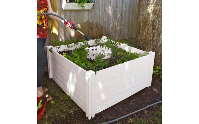 Vita Keyhole 4' x 4' Composting Garden Bed