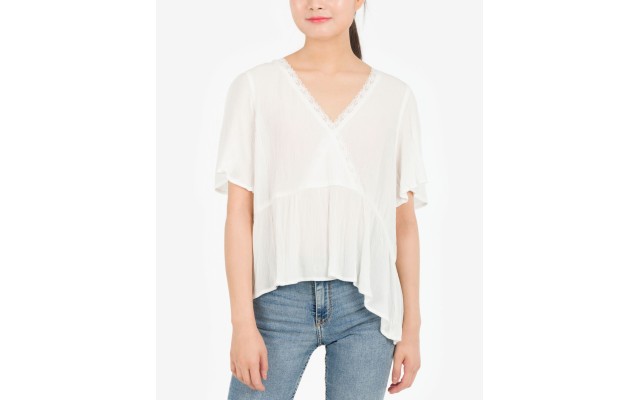  Juniors’ Lace-Trim Peplum Top, White, Medium