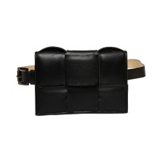 Steve Madden Women’s Oversized Woven Belt Bag, Black, M