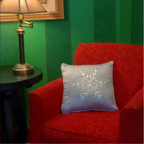  16″ x 16″ Cushion with Snowflake Design