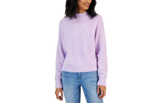  Juniors’ Eyelash Mock-Neck Raglan-Sleeve Sweater, Pale Lilac, Small