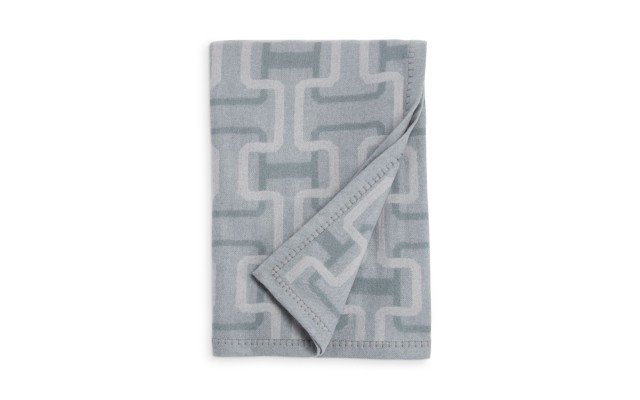  Collection Lambswool/Cashmere Interlocking Jacquard Throw, Gray, 50″x70″