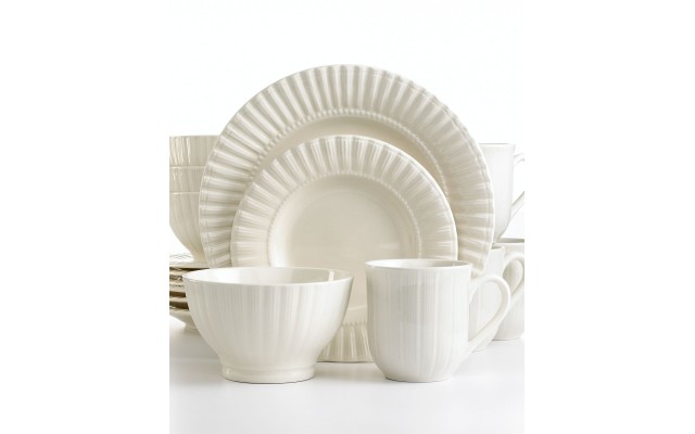  16−pc Masion White Dinnerware Set, Set of 4