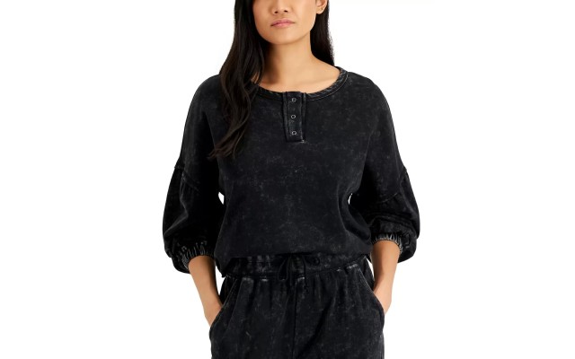  Juniors’ Tie-Dyed Henley Sweatshirt, Black, Small