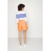  Women’S Belted Linen Short, Poppy, 2