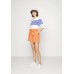  Women’S Belted Linen Short, Poppy, 2