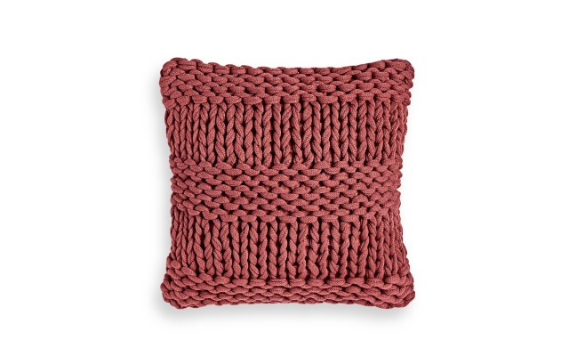  Chunky Knit Decorative Pillow, 18″ x 18″, Red
