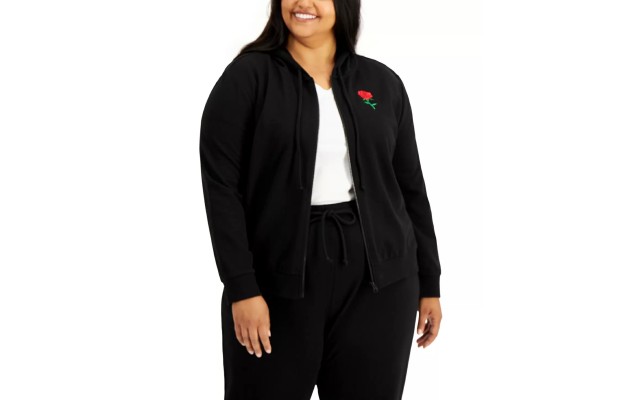  Trendy Plus Size Rose-Print Sweatshirt, Black, 2X