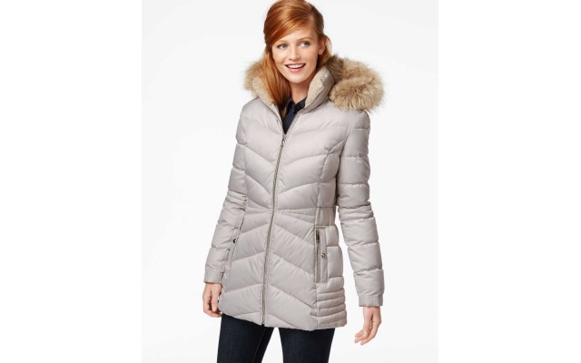  Faux-Fur-Hood Quilted Down Coat (Pebble, L)
