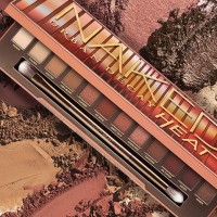 Urban Decay Naked Heat Eyeshadow Palette, Warm Brown Neutral Makeup Palette, Matte, Metallic, Shimmer Finish, 12 Amber-hued Red & Orange Eye Shadows