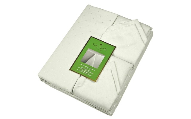 Kate Spade Larabee Dot Cotton Tablecloth (60″x102″ & 8 Napkins), Platinum